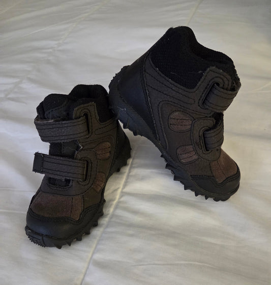 StrideRite Hightop Boots Clean New Condition - size Shoes - Toddler 6