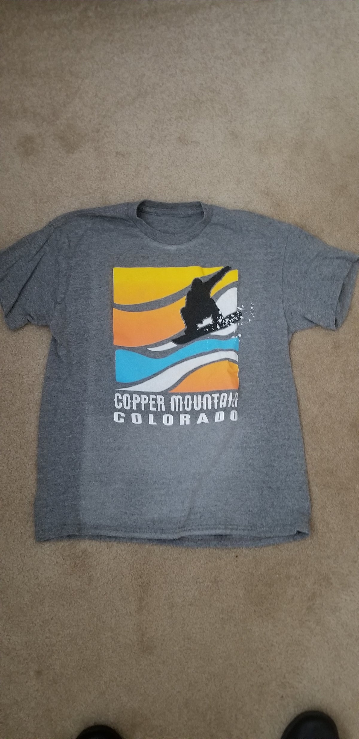 Ski Skateboard Tshirt Sz Men Small - size Teen/Men - S (29-31)