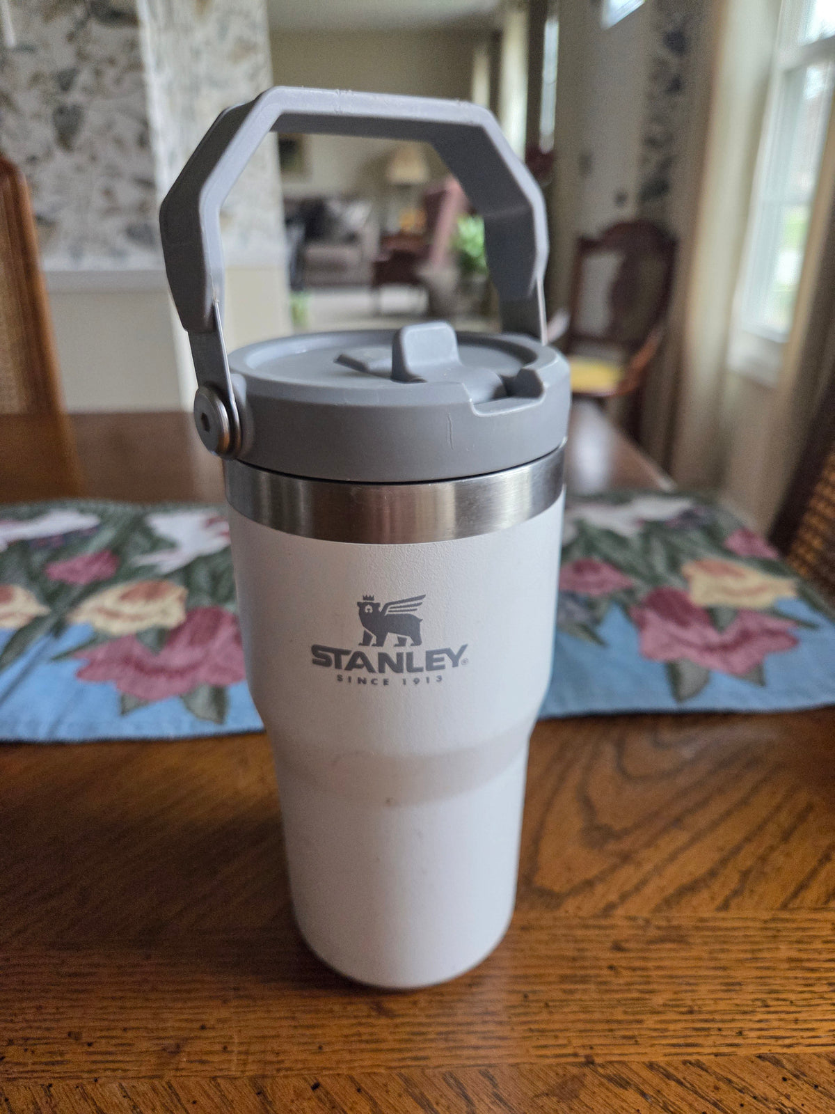 Stanley 20 oz Tumbler White w/Flip Straw