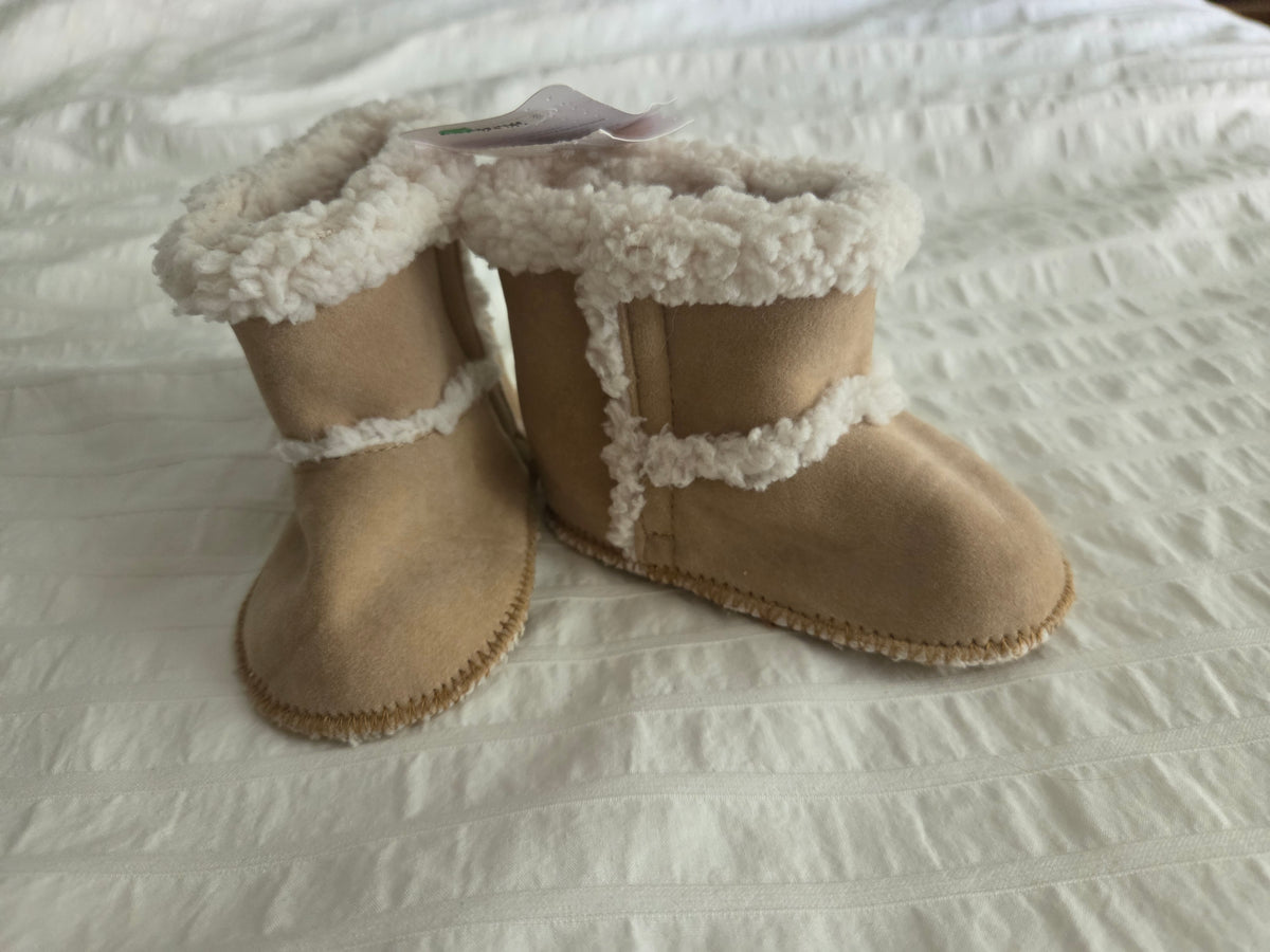 NWT Gymboree Boots Sz 6-12M