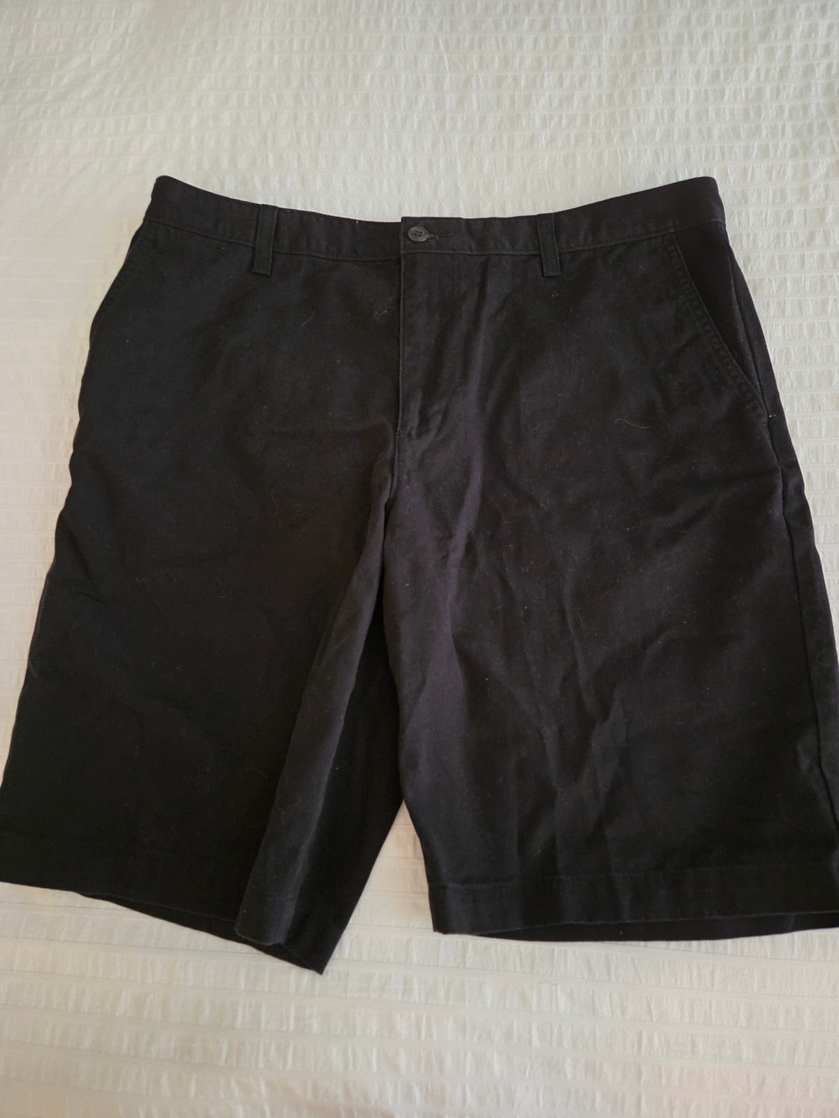 DOCKERS Black Shorts Sz Waist 36 100% cotton - size Teen/Men - L (36-38)