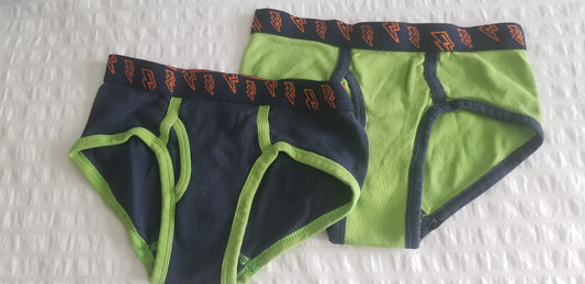 2 Cotton Knit Briefs Clean Size 6/7 - size Youth - 6 (S)