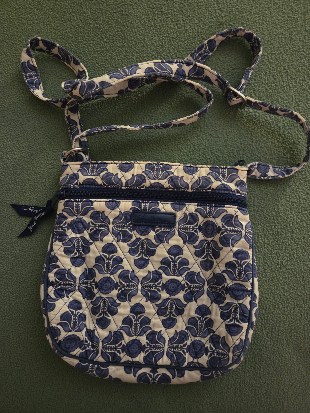 Vera Bradley Cross Body Outside Zipper Pocket