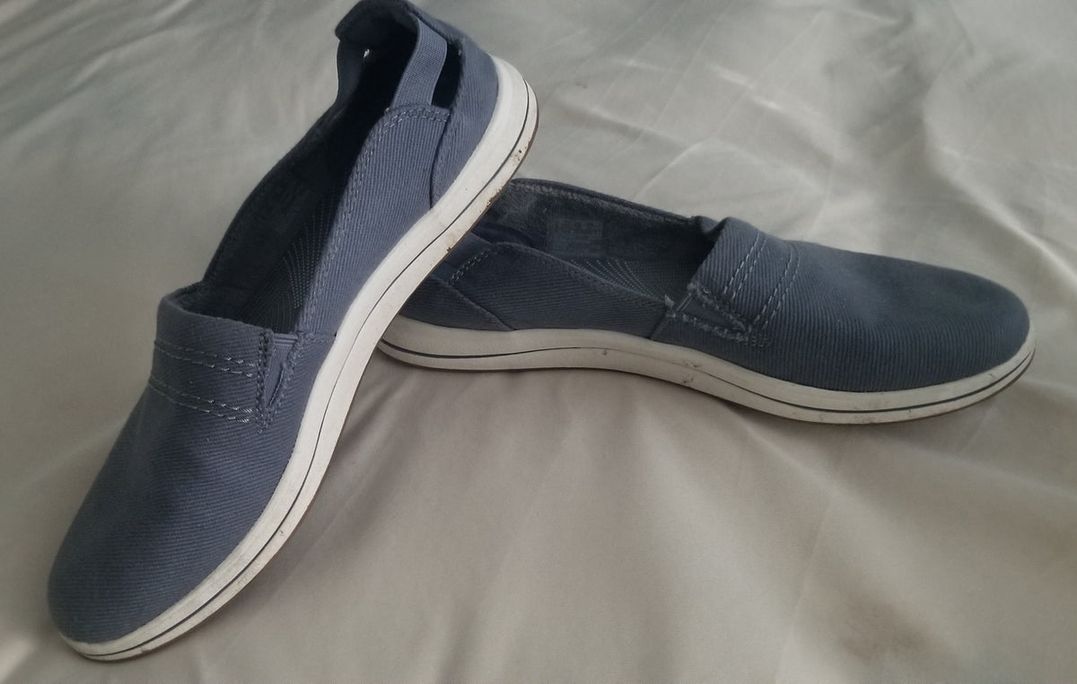Clarks Cloudsteppers Slip On, Denim Blue - size Shoes - Adult 7 1/2