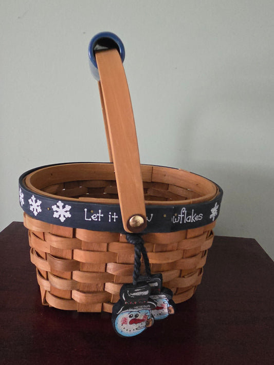 Holiday Gift Basket 7 in wide 4 in tall