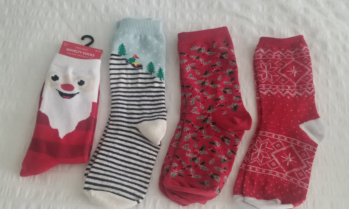 Lot of 4 Holiday Socks Clean, sock Sz 9-11