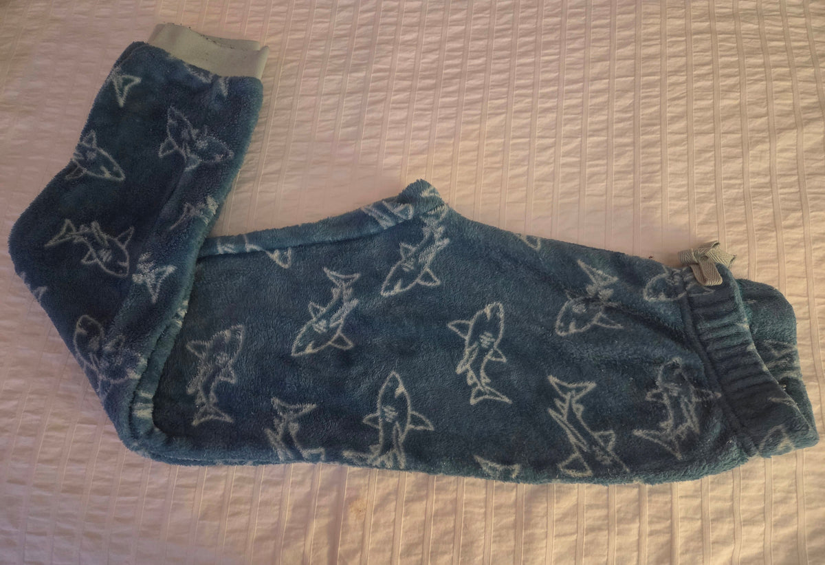 Modern Kids Fleece Pants Sz 10/12, green w/sharks - size Youth - 10 (L)