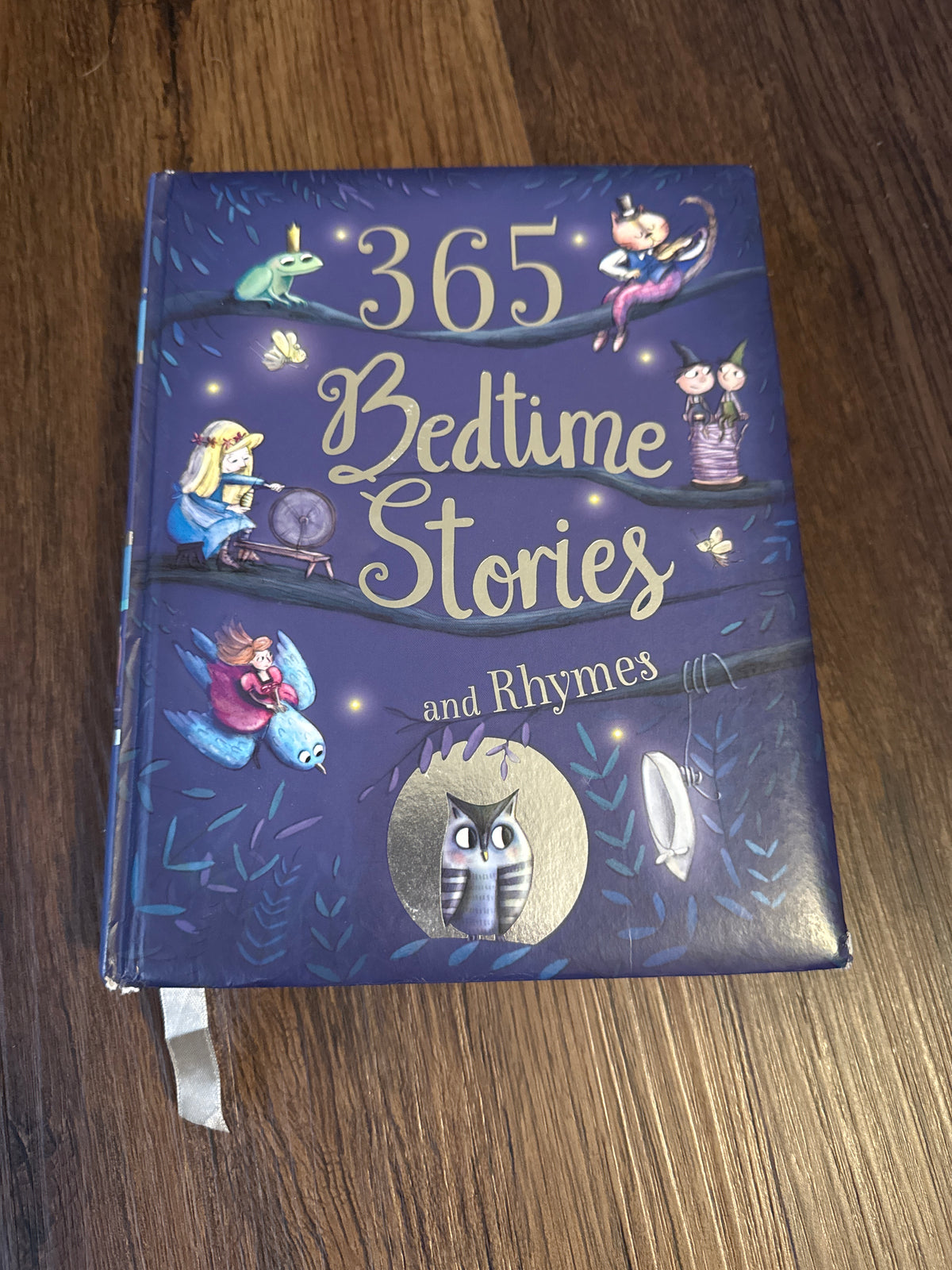 365 bedtime stories 381 pgs.  Hardcover