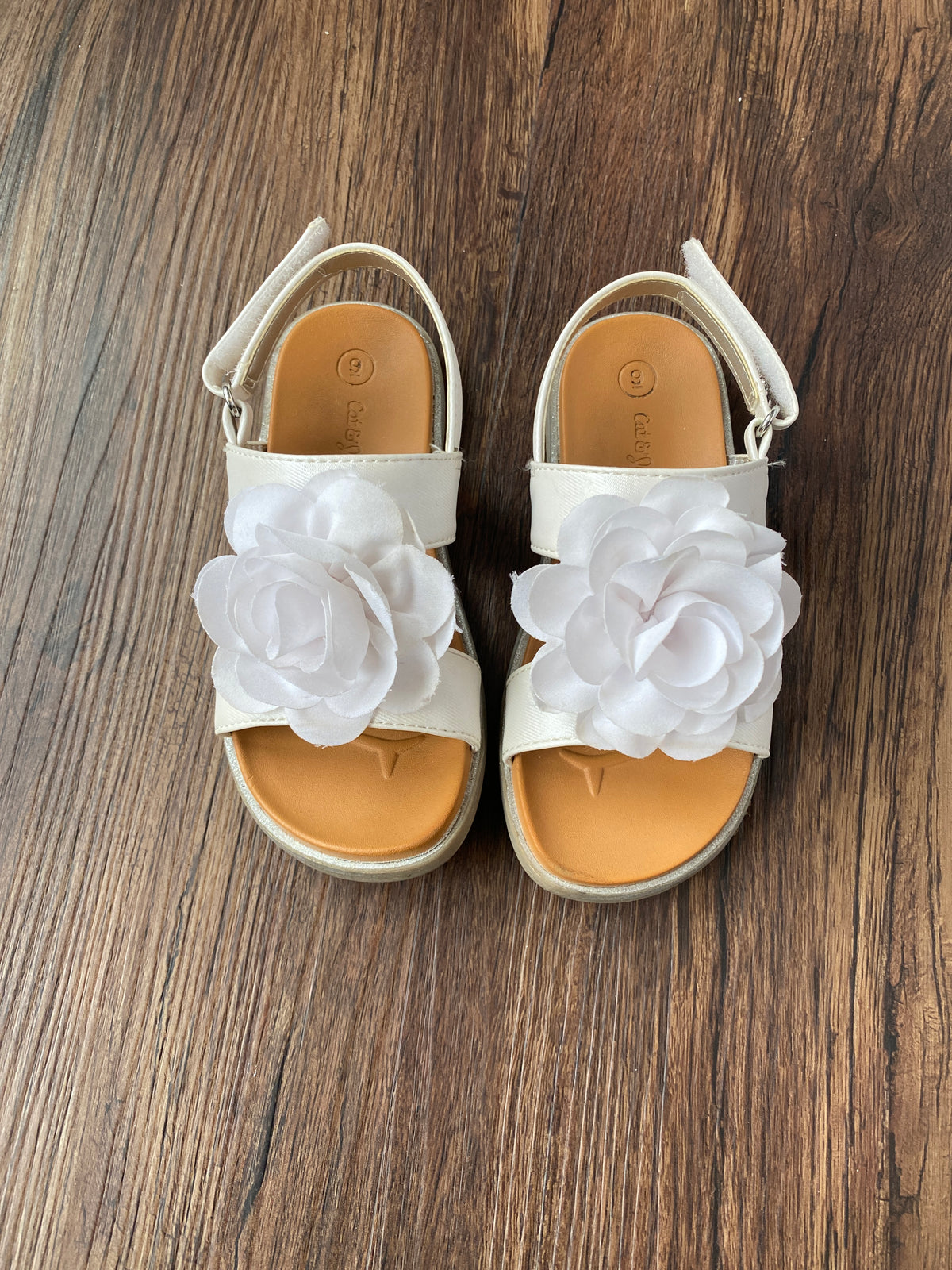 Cat & Jack white sandals With flower - size Shoes - Toddler 9
