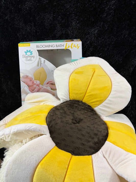 Blooming Bath Lotus