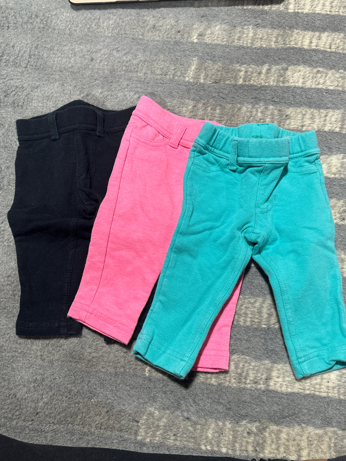 3 pairs of leggings - size Month - 0-3 / 3M