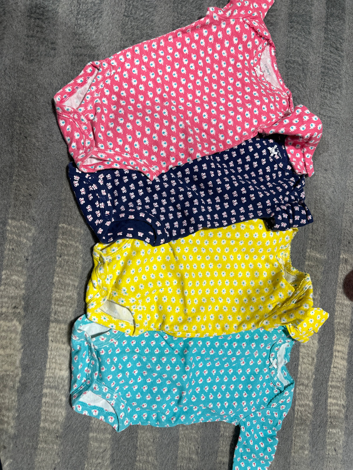 4 long sleeve onesies - size Month - 0-3 / 3M
