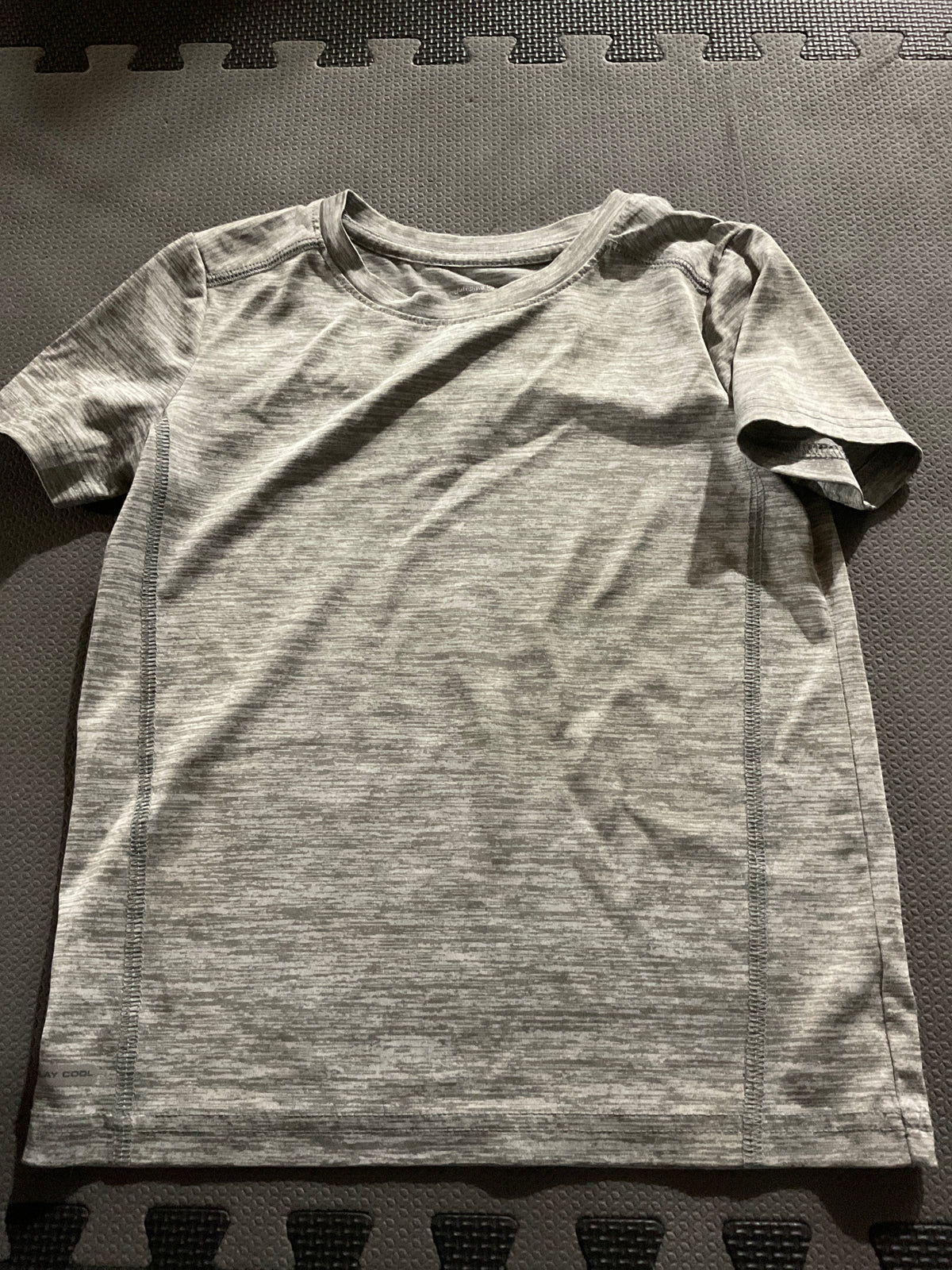 Light gray athletic Short sleeve - size Youth - 6 (S)