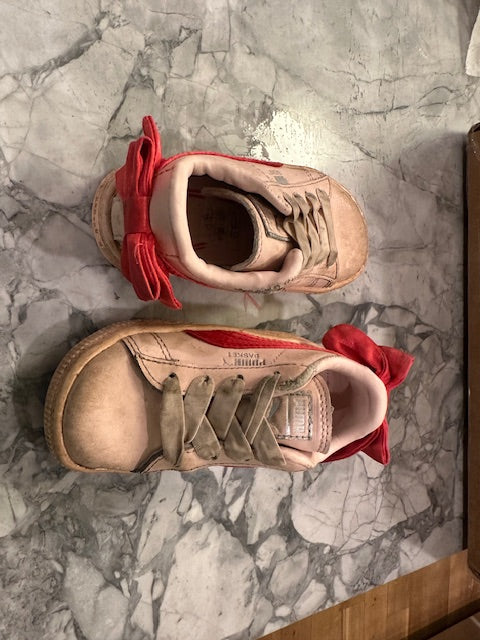 Puma gym shoes w/ bow - size Shoes - Toddler 5