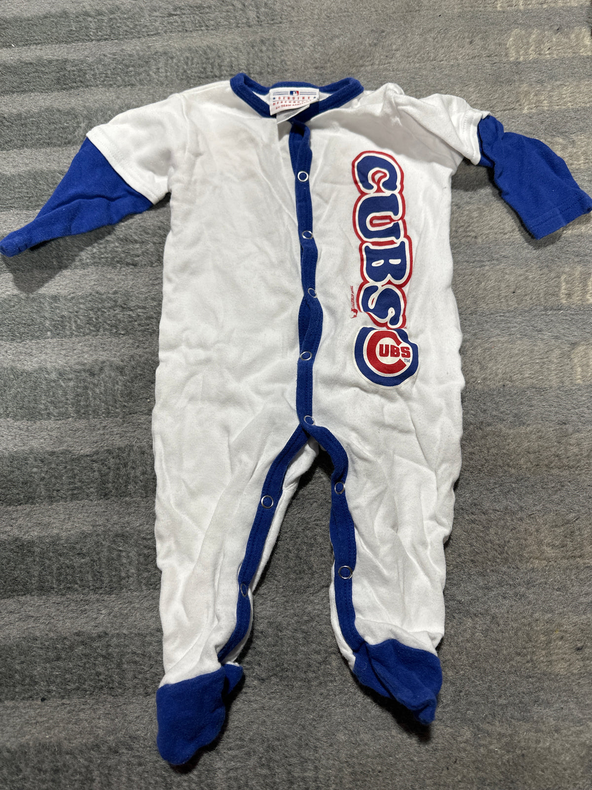 Cubs long sleeve onesies - size Month - 0-3 / 3M