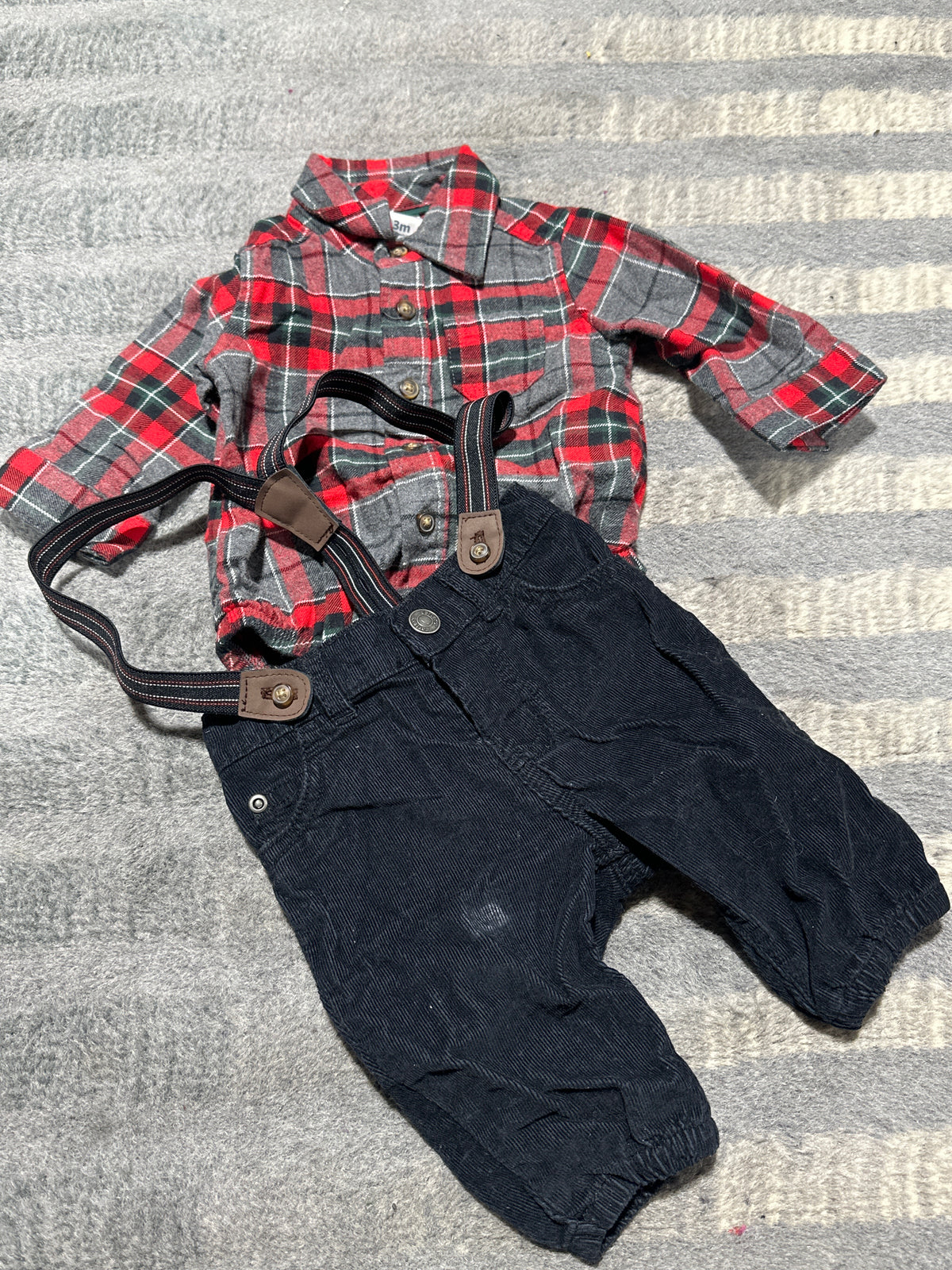 Red flannel onesie w/ matching pants - size Month - 0-3 / 3M