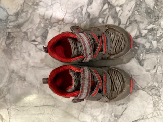 Gym shoes gray & red - size Shoes - Toddler 7 1/2