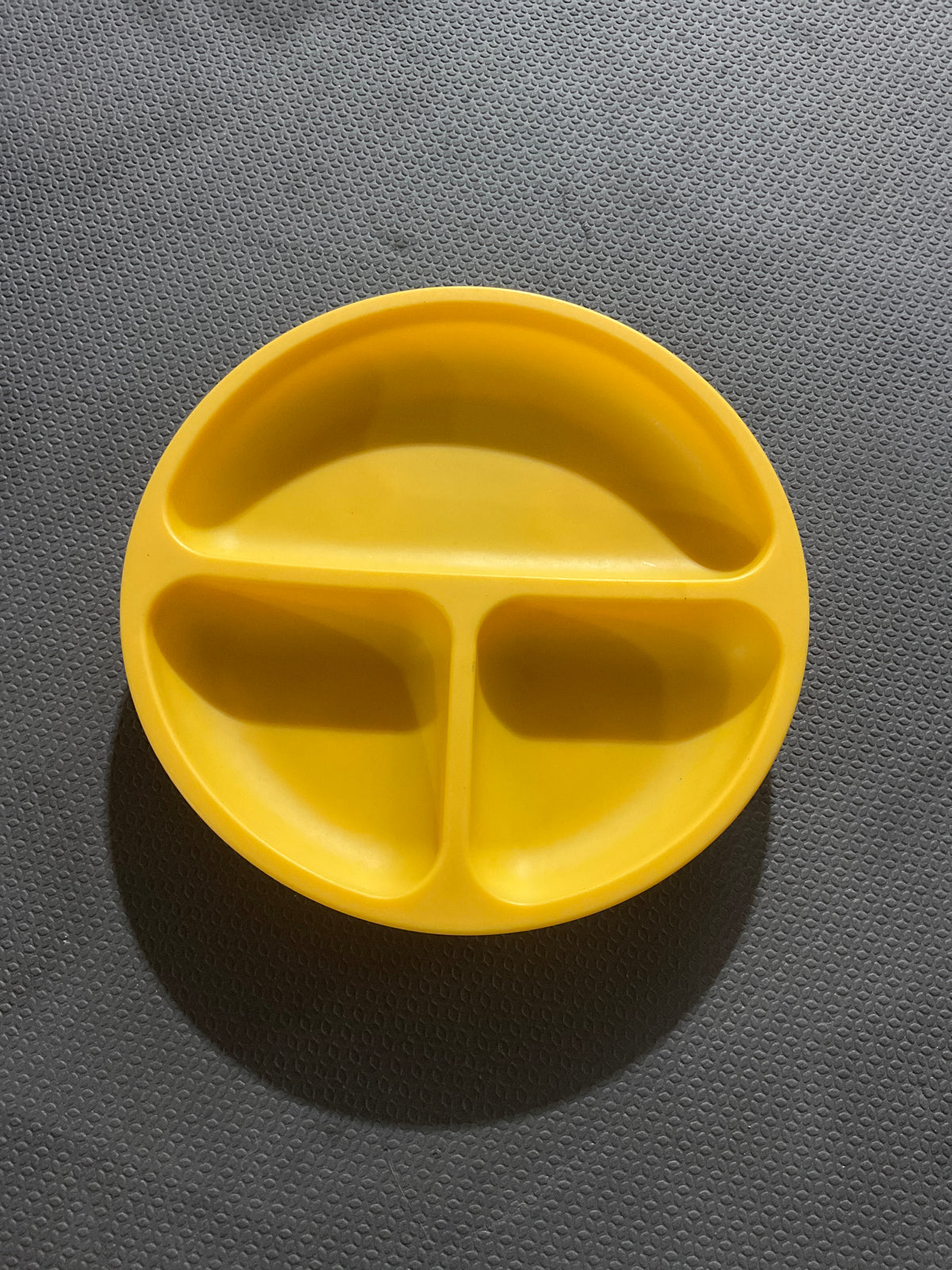 Yellow suction plate