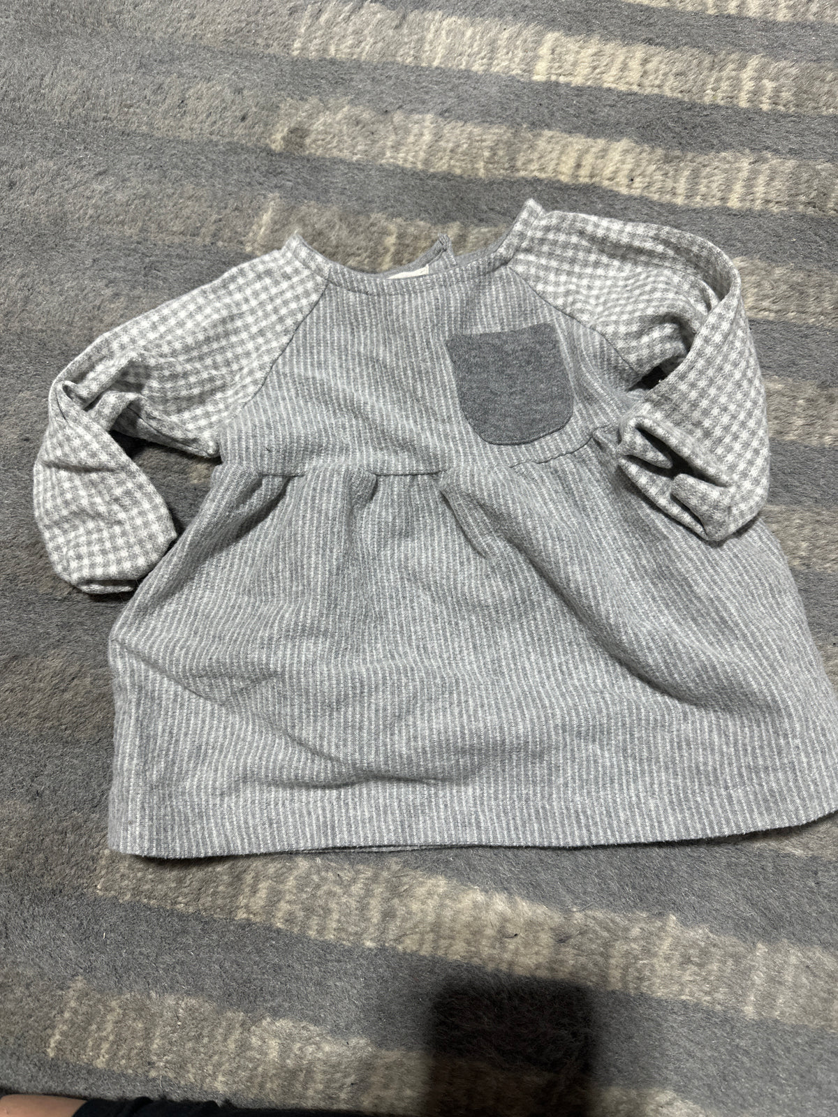 Grey long Sleeve shirt - size Month - 3-6 / 6M