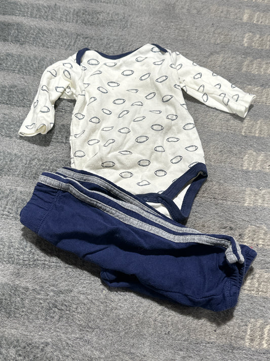 Long sleeve Football onesie w/ matching blue - size Month - 3-6 / 6M