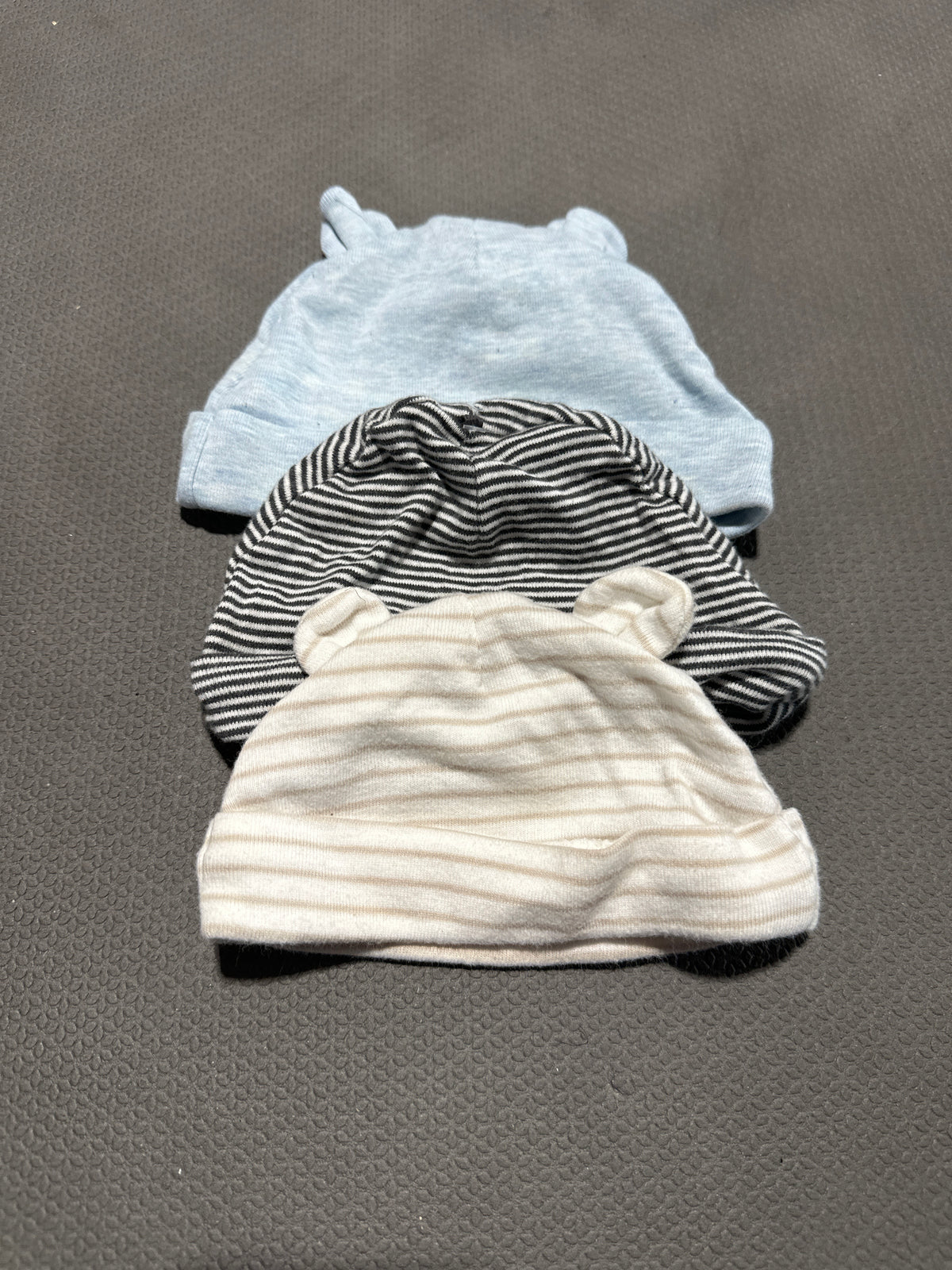 3 newborn caps