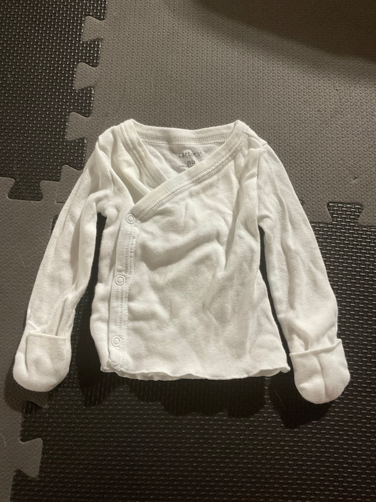 White newborn Top with mittens - size Month - Newborn