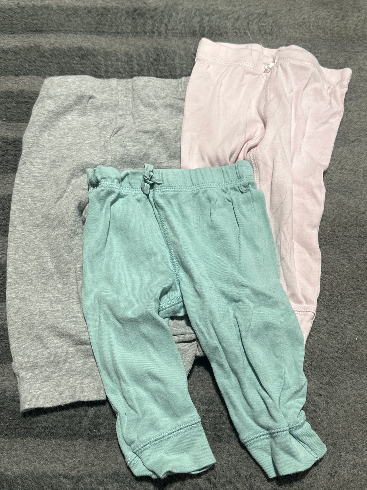 3 pairs of  pants - size Month - 6-9 / 9M