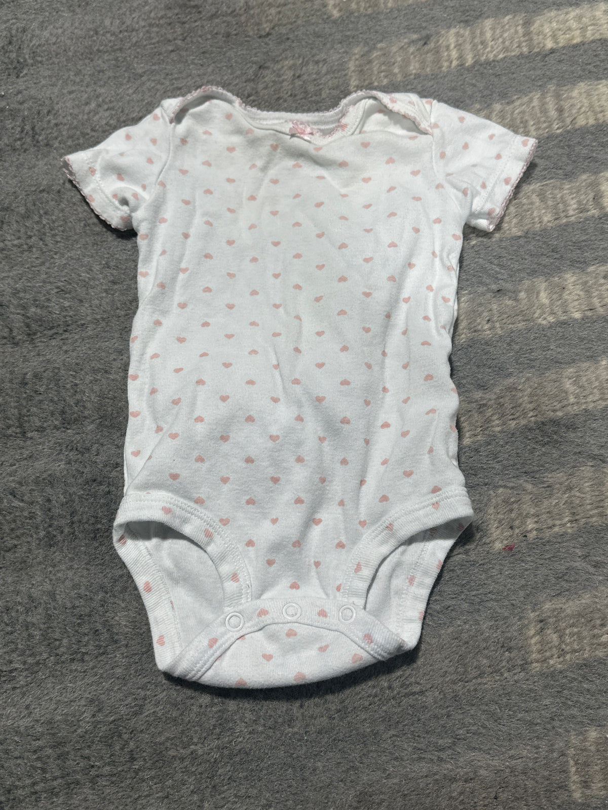 Pink heart onesie - size Month - 6-9 / 9M