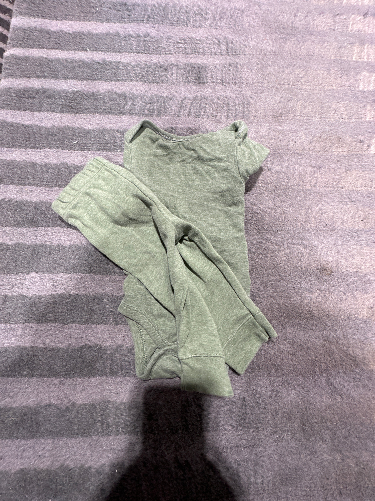 Green onesie outfit - size Month - 3-6 / 6M