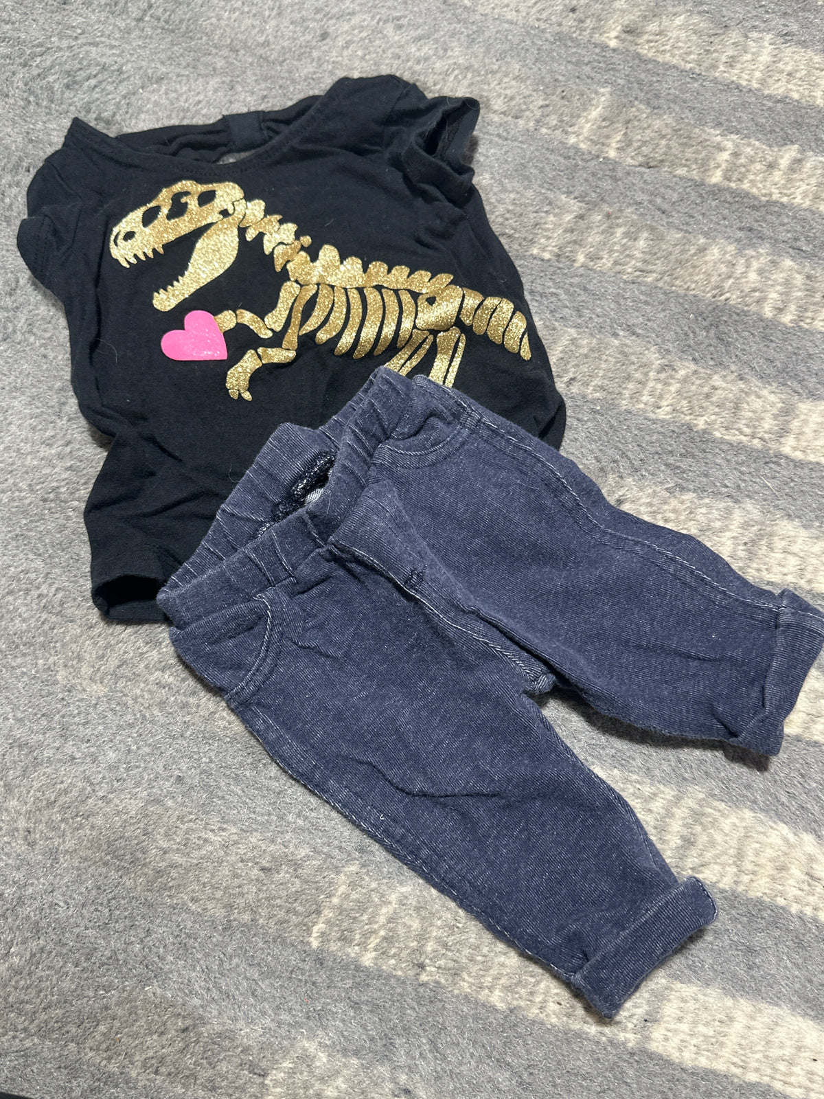 Dino sparkle outfit - size Month - 0-3 / 3M