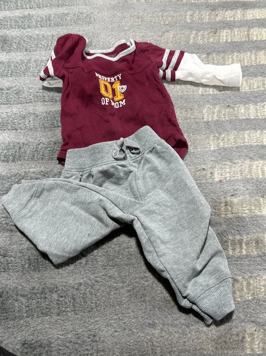 Maroon outfit - size Month - 6-9 / 9M