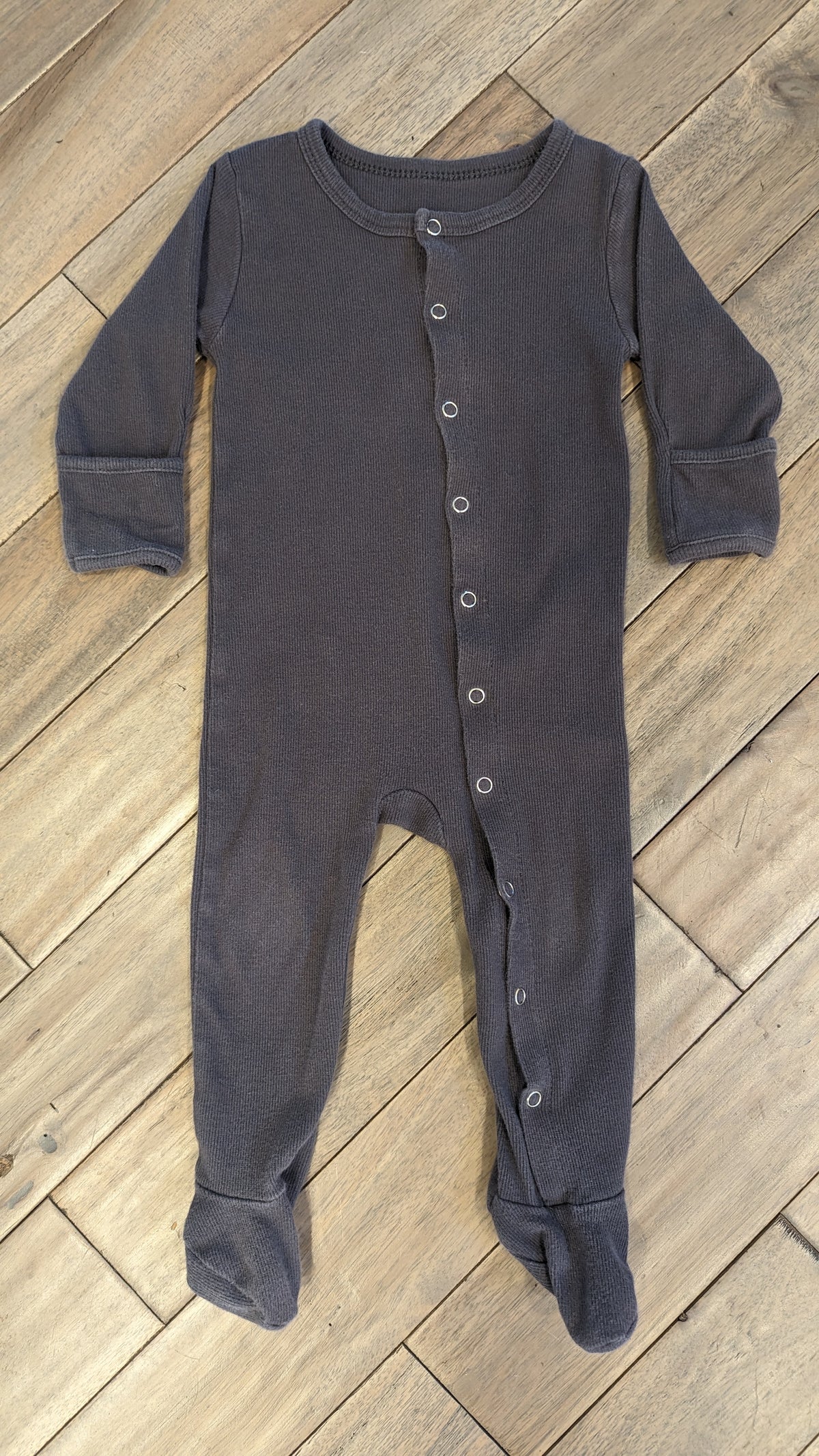 Dark gray footed PJs w/snaps, mittens - size Month - 9-12 / 12M