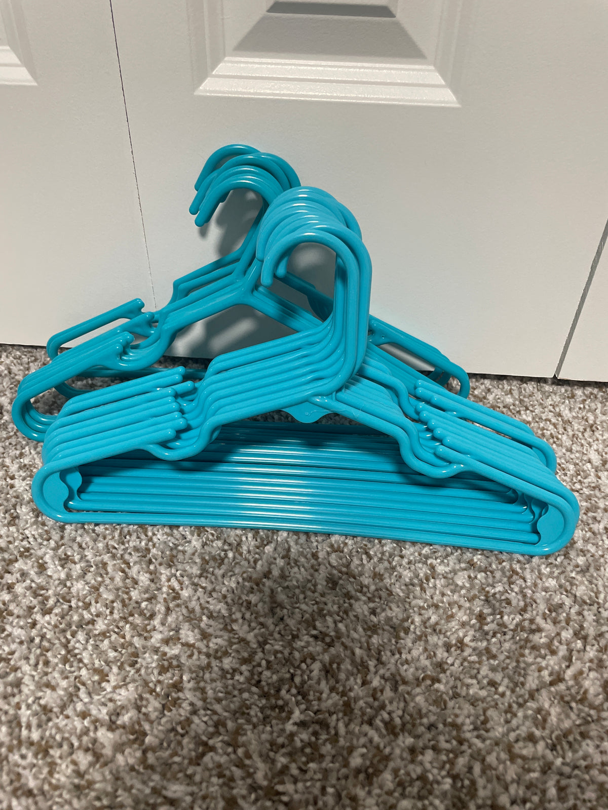 18 Child Hangers EUC