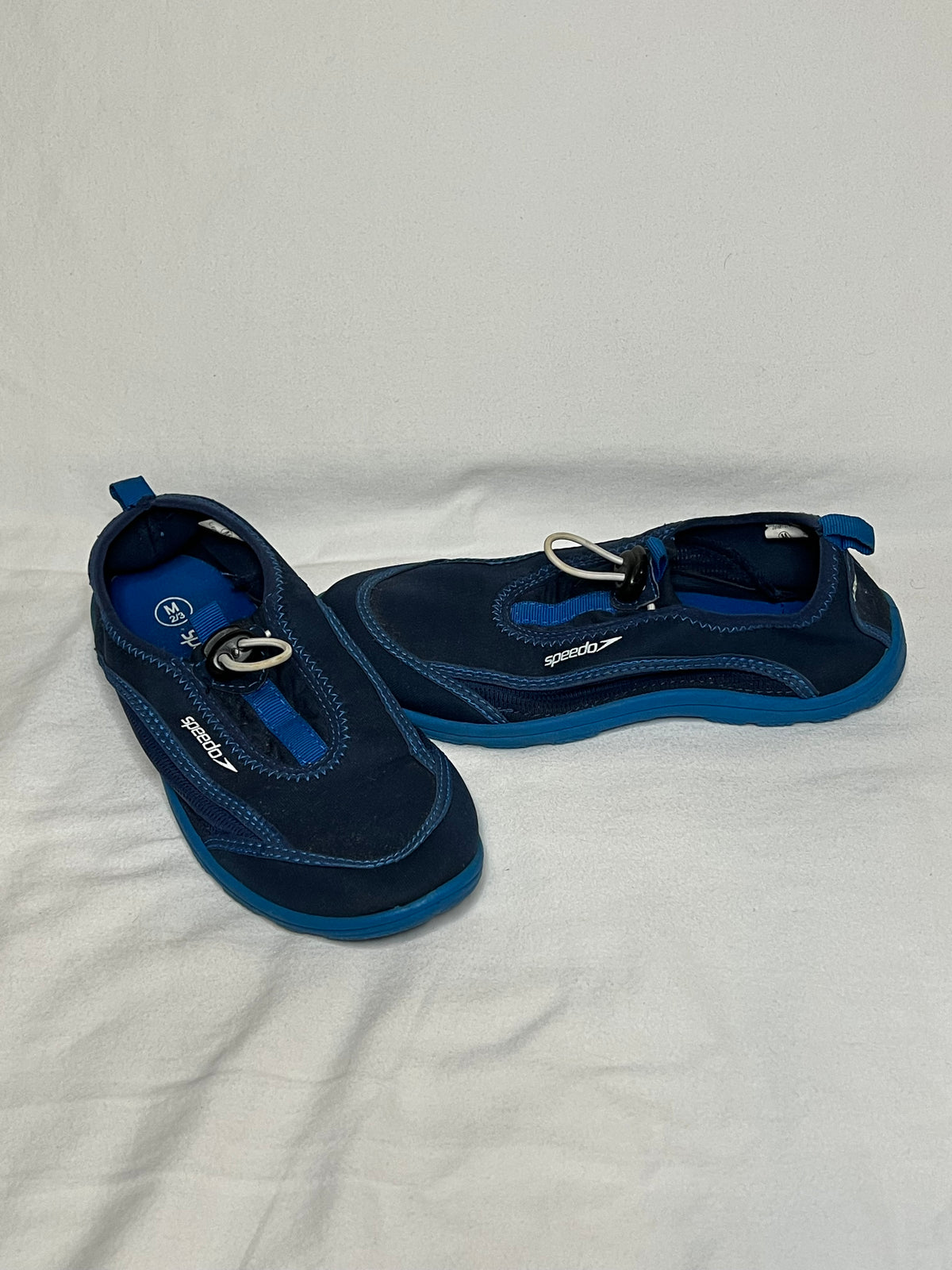 Speedo navy blue water shoes. Size 2/3. EUC.
