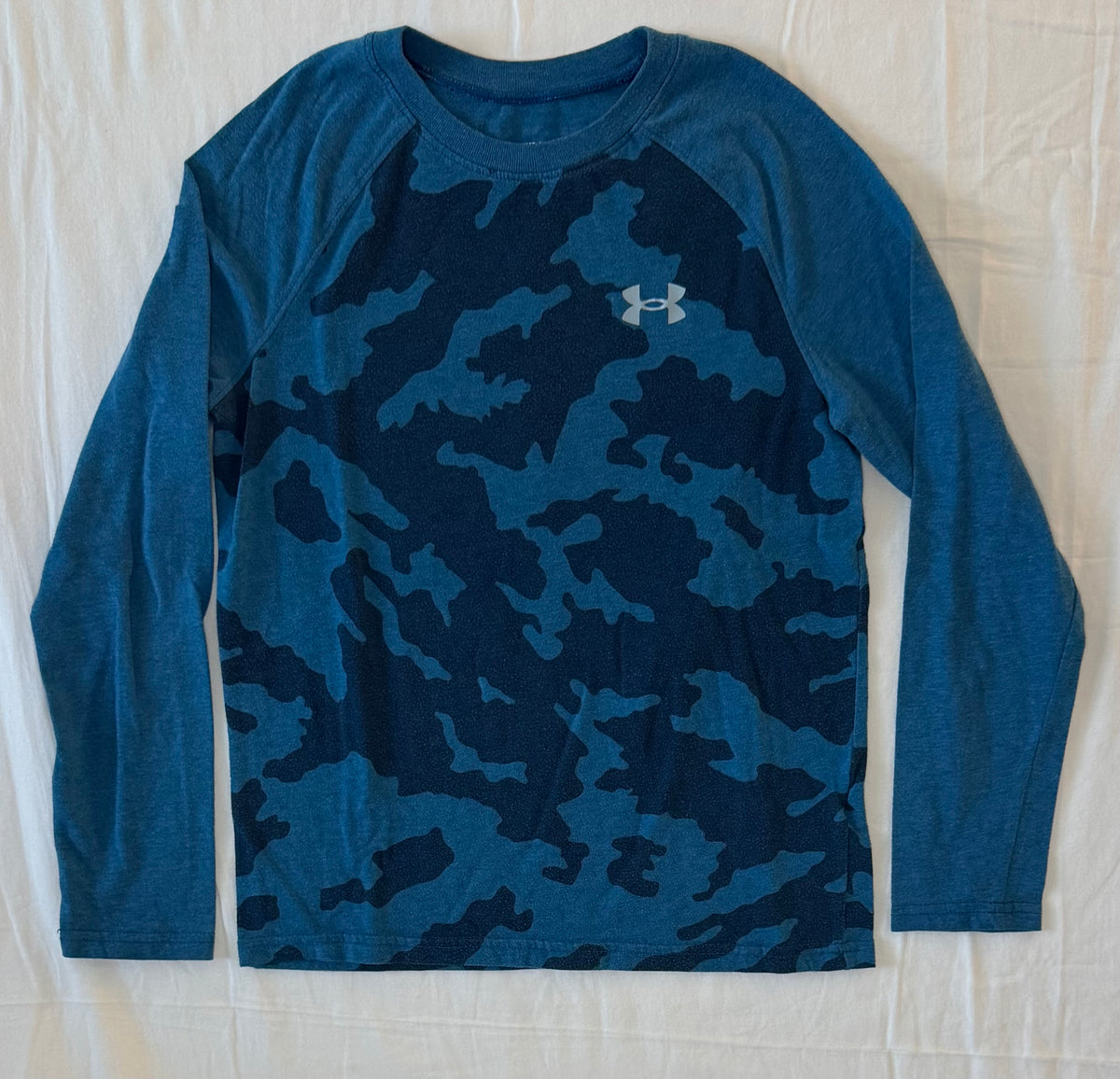 Under Armour teal camo long sleeve shirt - size Youth - 8 (M)