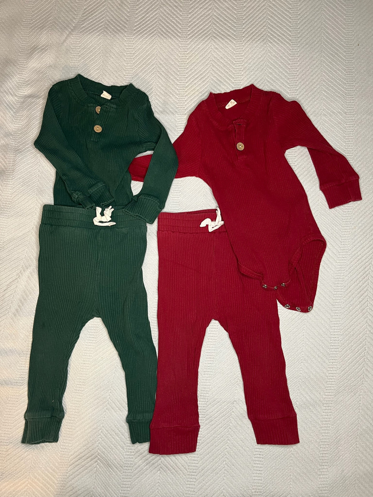LS Onesie & Pant Sets 2x Fits like 24M, red/green - size Month - 18-24 / 24M