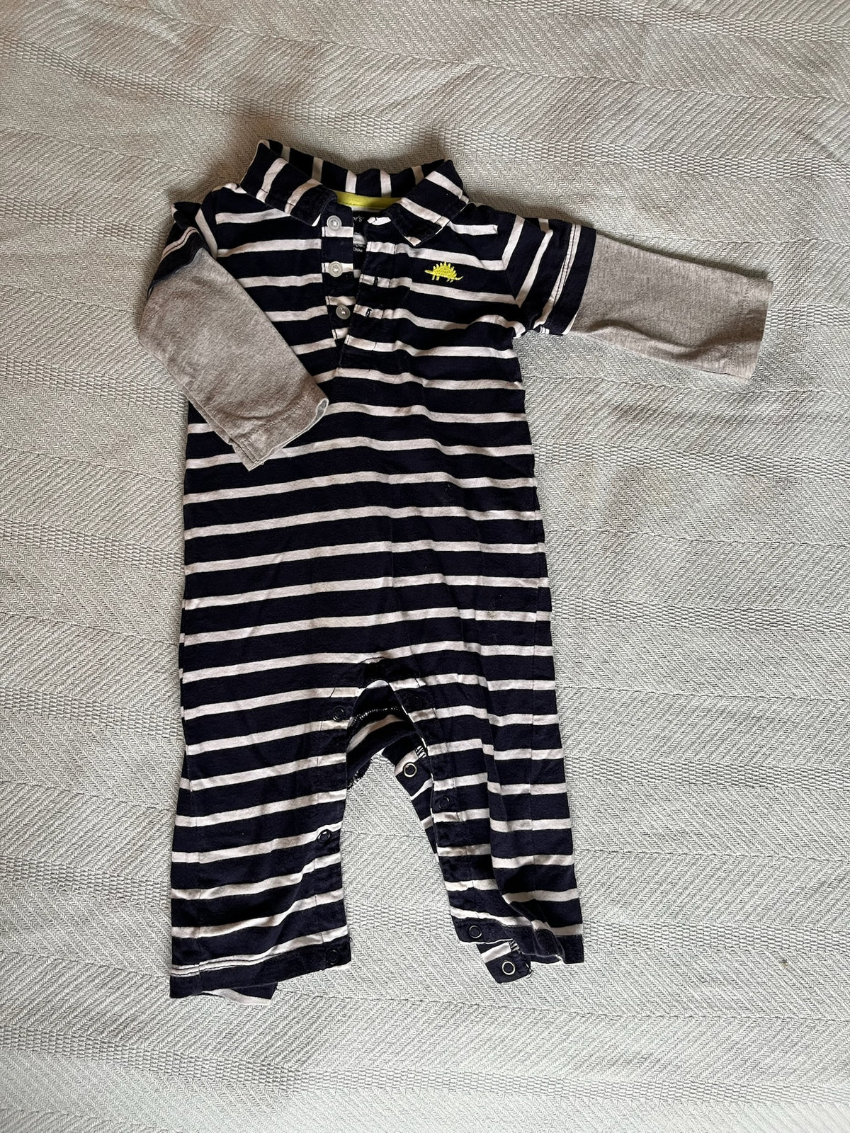 9M Striped LS Romper EUC 100% cotton, Dino Emblem - size Month - 6-9 / 9M
