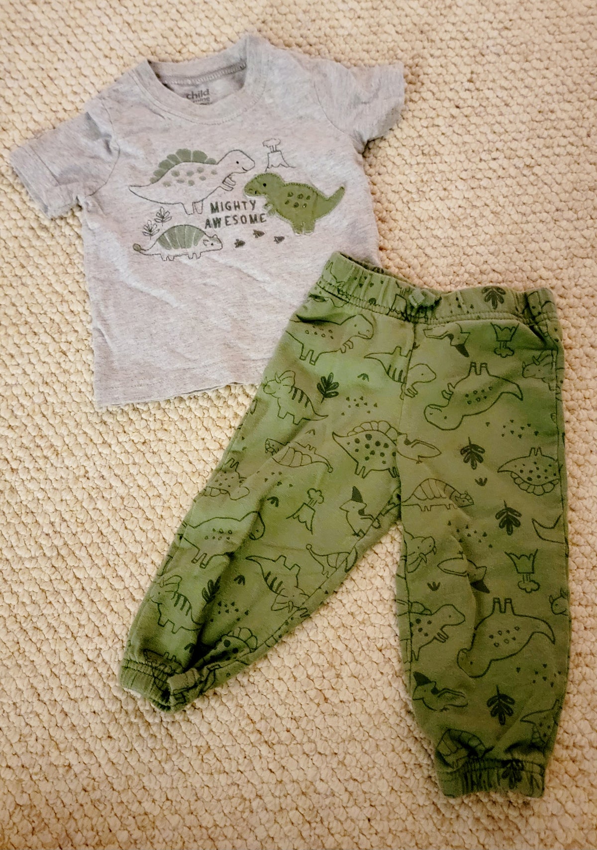 VGUC Carters 12m Dinosaur SS Outfit - size Month - 9-12 / 12M