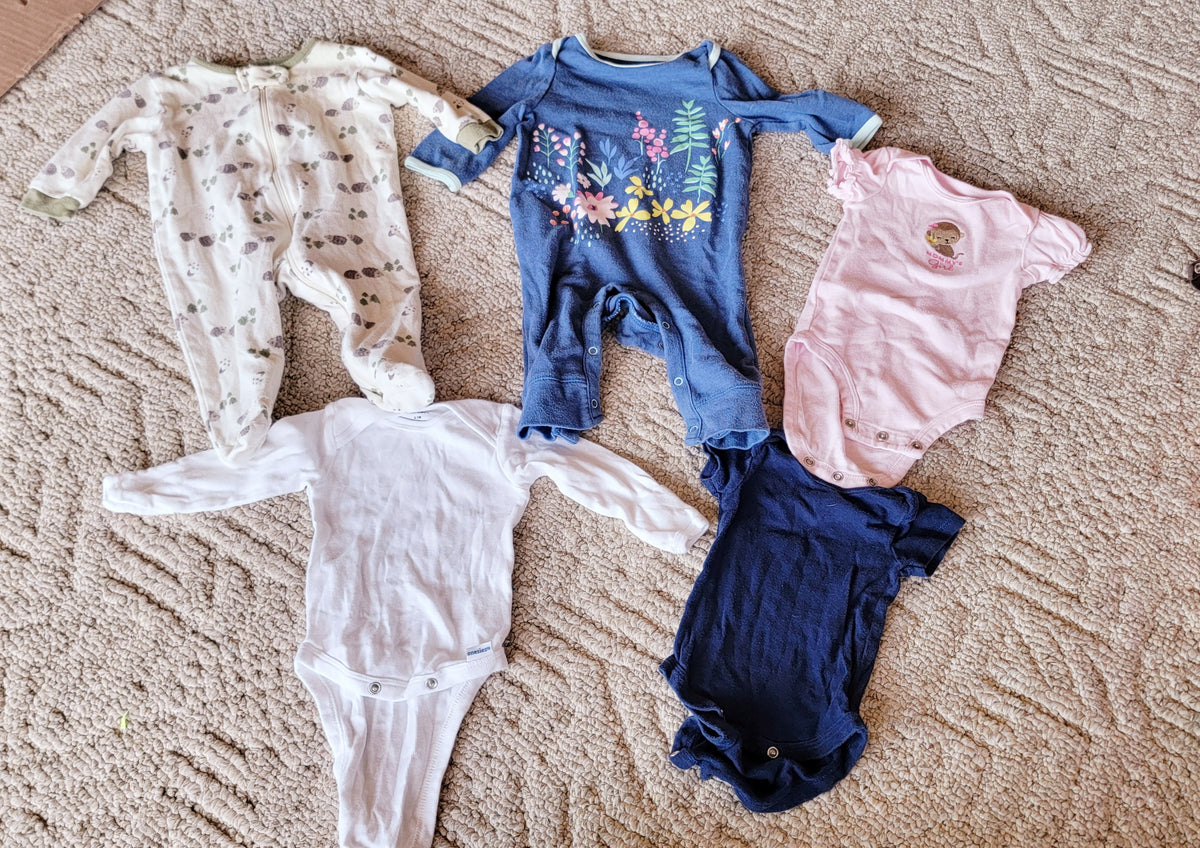 GUC Various 0-3 SS LS Onesie Lot - size Month - 0-3 / 3M