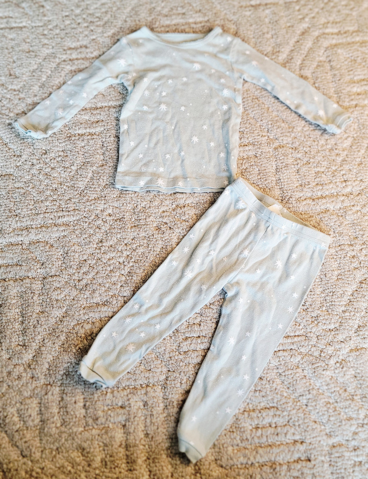 VGUC Carters 12m LS Star Pajamas - size Month - 9-12 / 12M