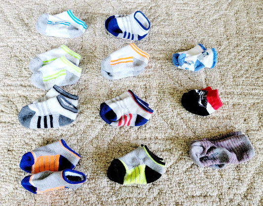 VGUC Various 0-12m Sizes Socks 11 Pair Lot - size Month - 0-12