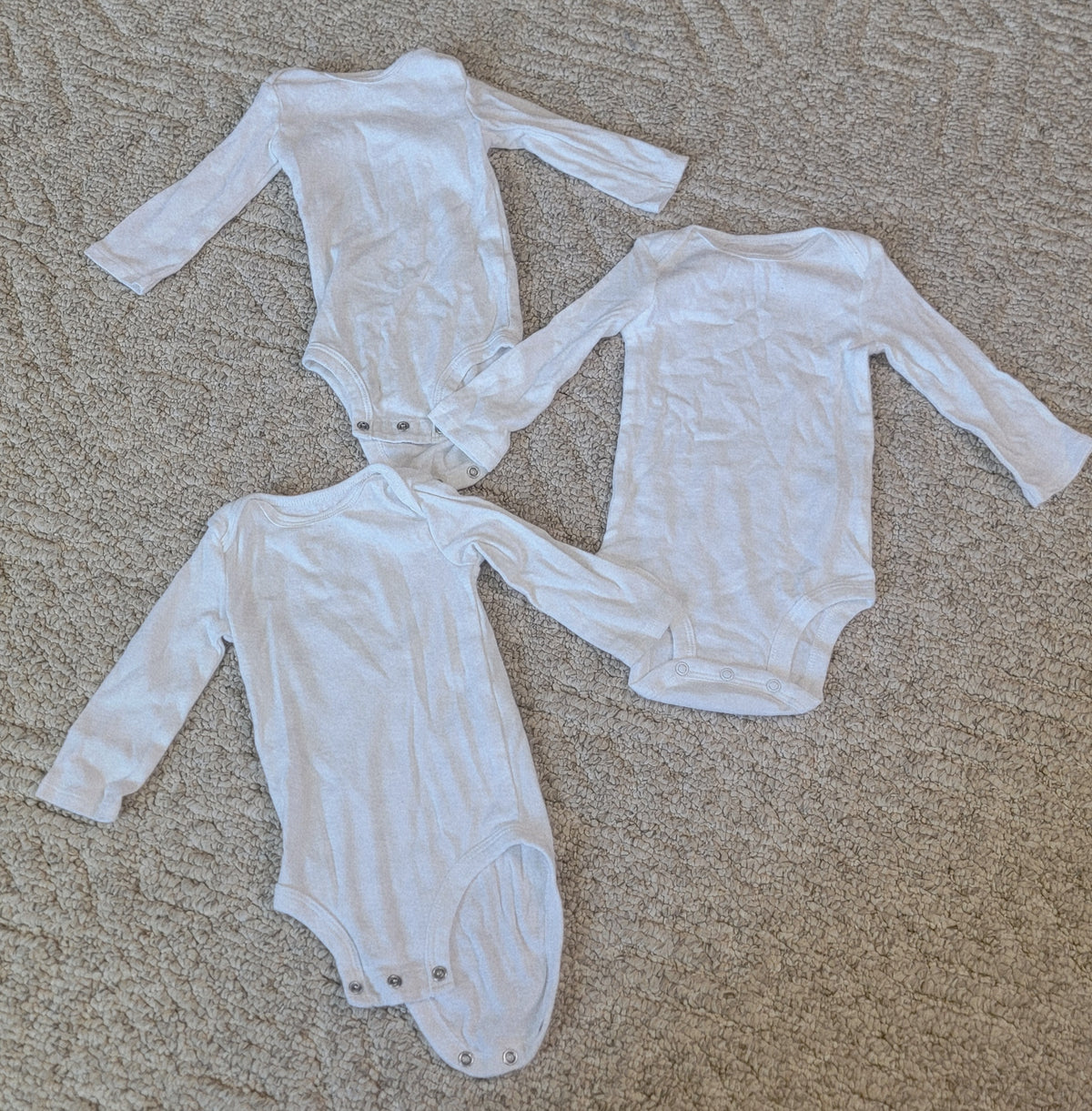 NWOT Carters 6m LS Plain Onesies 3 Pack - size Month - 3-6 / 6M