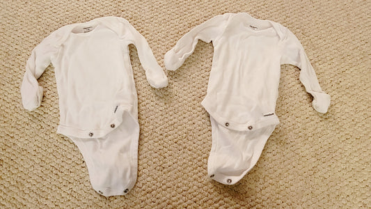 VGUC Gerber 0-3m LS Onesie 2 Piece Lot - size Month - 0-3 / 3M