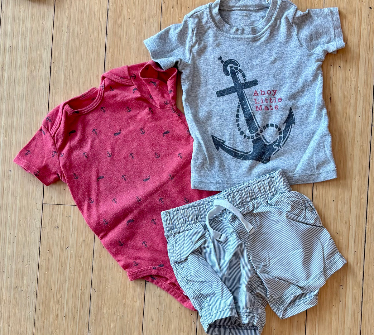 Carters 24M GUC Onesie, tee, and shirt - size Month - 18-24 / 24M
