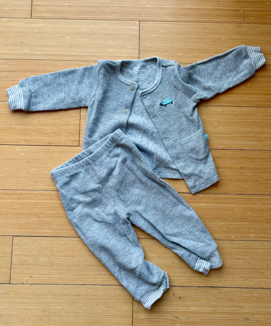 Carters 12M Outfit EUC - size Month - 9-12 / 12M