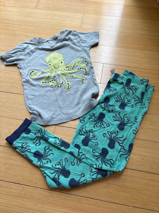 Carters PJs size 7 GUC - size Youth - 7 (S)