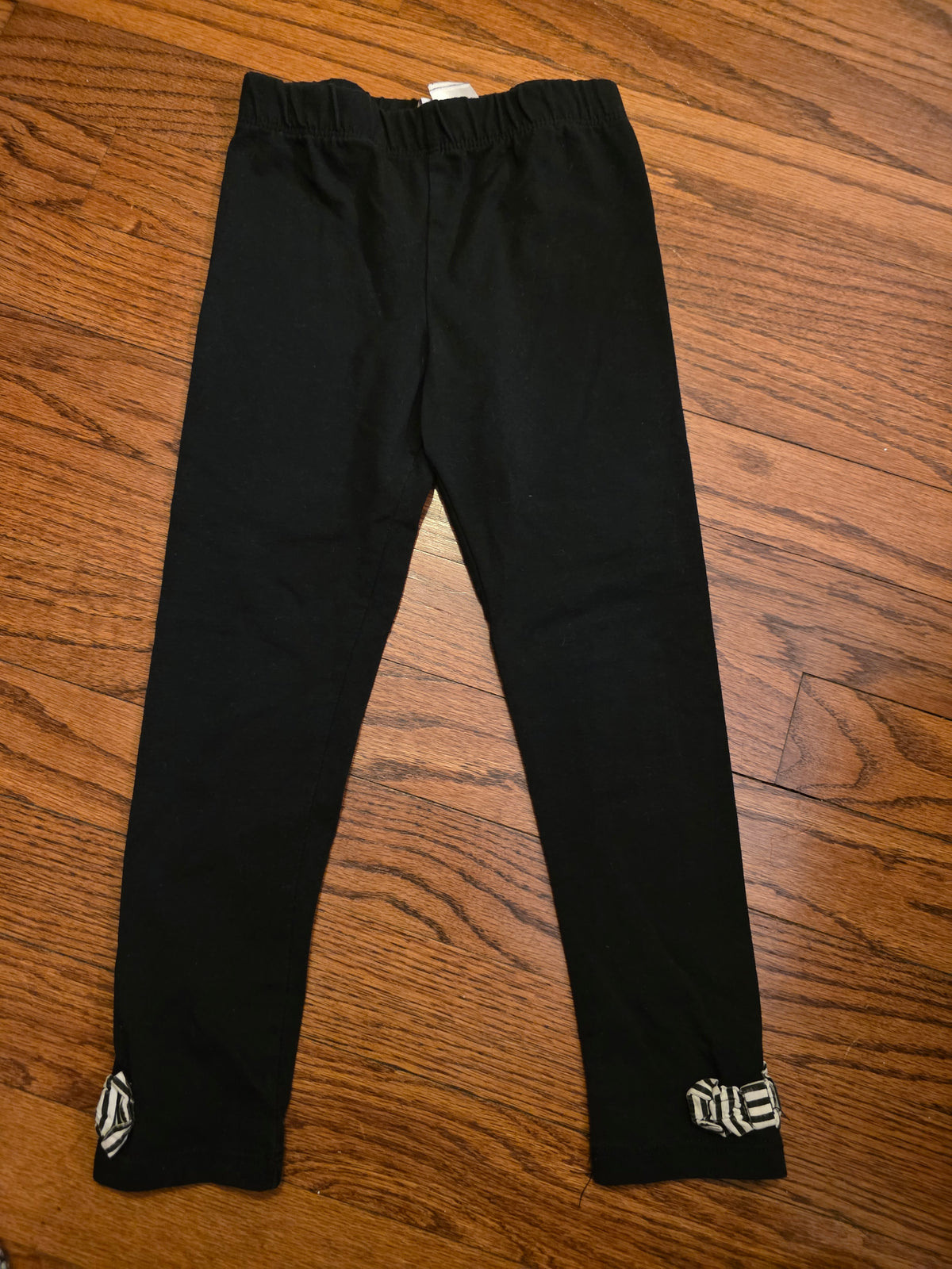 Black leggings with black and white bows - size Toddler - 3T
