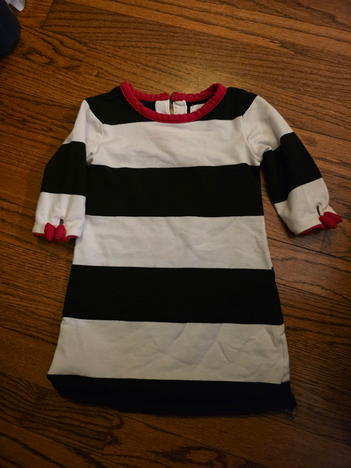 Old navy red, white and black - size Toddler - 3T