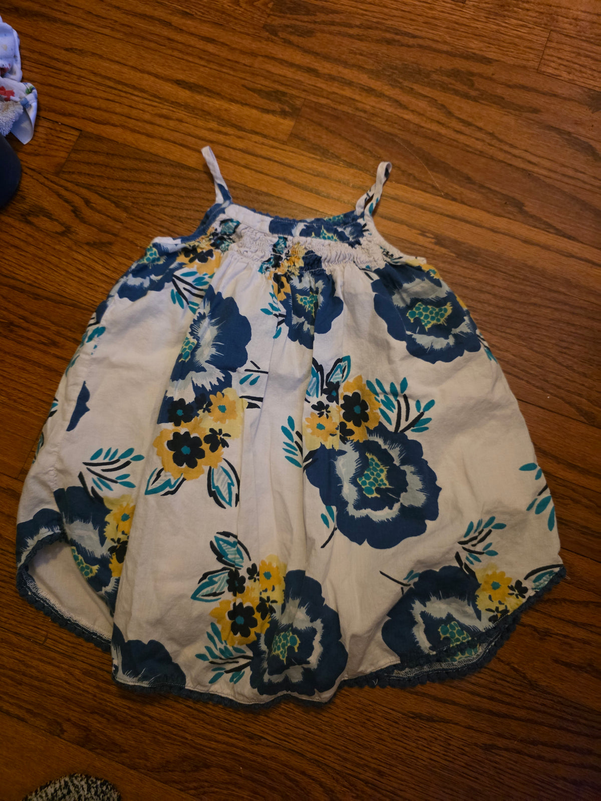 Old navy white, with blue and yellow floral - size Toddler - 3T
