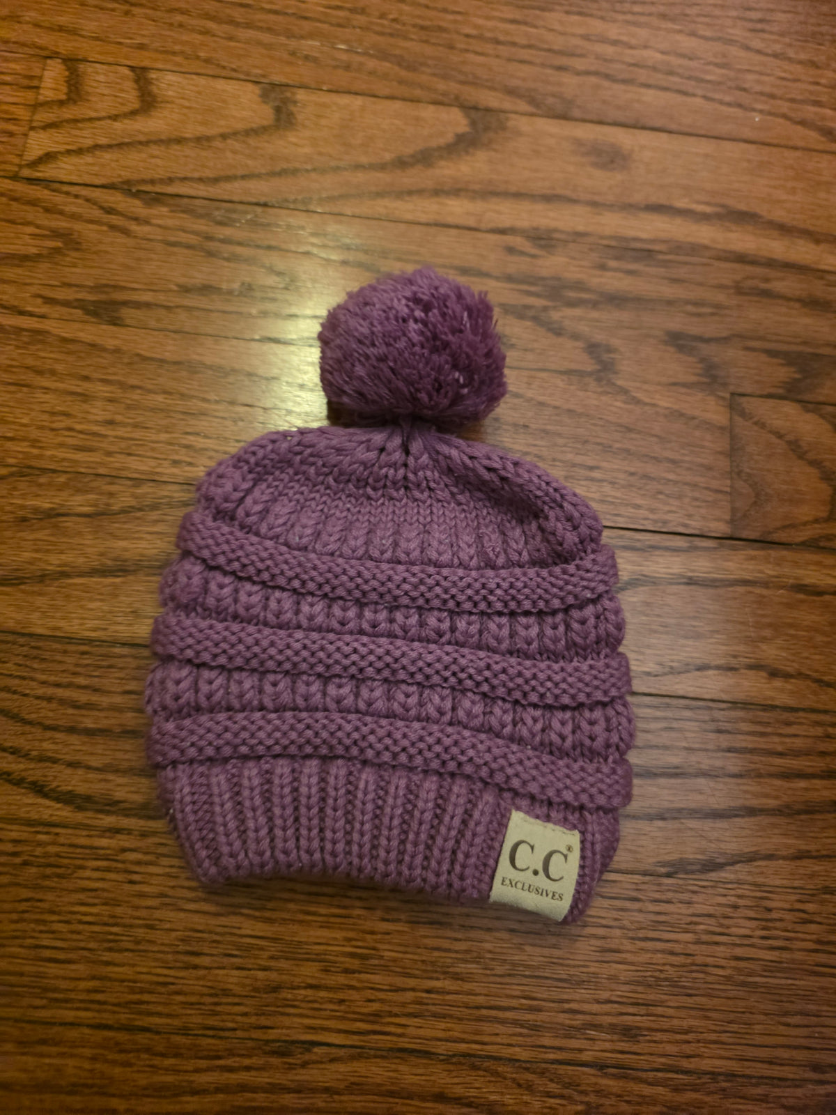 Lavender knit hat with pompeum size eighteen mo